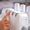 HUSQVARNA® VIKING® Máquina overlock AMBER S|100 reacondicionada -- Imagen del producto