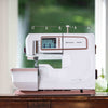 HUSQVARNA® VIKING® AMBER™ Air S | 600 Coverlock Machine -- Imagen del producto