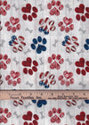 Perros patrióticos: huellas de cachorros sobre fondo blanco, 100 % algodón. Precio por yarda.