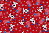 Cachorros patrióticos con banderas sobre fondo rojo brillante, 100 % algodón. Precio por yarda