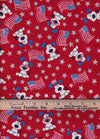 Cachorros patrióticos con banderas sobre fondo rojo brillante, 100 % algodón. Precio por yarda