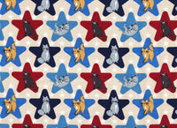 Gatos patrióticos con estrellas sobre fondo blanco, 100 % algodón. Precio por yarda.