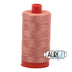 Bobina grande de hilo de algodón Aurifil color melocotón, calibre 50