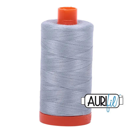 2612 Artic Sky Aurifil Algodón 50wt Bobina grande||color:2612 Artic Sky