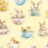 Conejitos y pollitos de Pascua en tazas de té sobre fondo amarillo claro