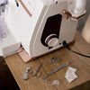HUSQVARNA® VIKING® AMBER™ Air S | 600 Coverlock Machine -- Imagen del producto