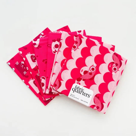 6 «fat quarters» — 3 estampados, 2 de cada uno: «Pink Fish», 100 % algodón, precortados