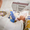 HUSQVARNA® VIKING® EPIC QUILT™ 97 Paquete de máquina de coser y accesorios -- Imagen del producto