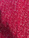 Estampado vintage en dorado metalizado con querubines, ángeles y cintas sobre fondo rojo, 100 % algodón ligero. Precio por yarda.
