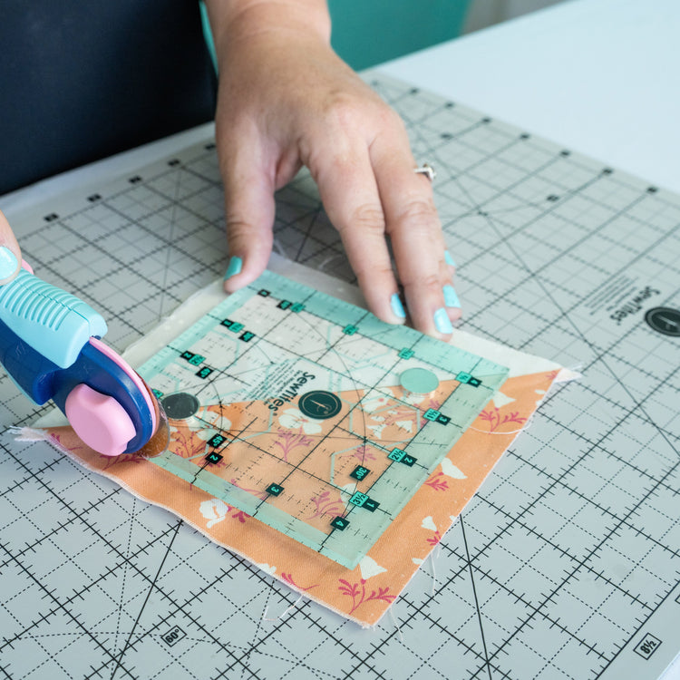 Alfombrilla de corte autorreparable «Sew Magnetic» de 12" x 18" + 6 refuerzos