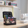 Organizador para caja de costura «Everything Mary» con estampado floral en rojo y beige – Estuche plegable de tela blanda para kit de costura con alfiletero y bolsillo para guardar accesorios de costura