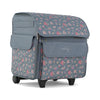 Bolso con ruedas «Everything Mary Rolling Serger Tote» en gris con estampado floral acolchado – Funda de transporte para máquina de overlock con correa de sujeción, ideal para viajes y clases