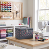 Organizador para caja de costura «Everything Mary» en estampado floral acolchado gris: estuche plegable de lados blandos para kit de costura con alfiletero y bolsillo para guardar accesorios de costura