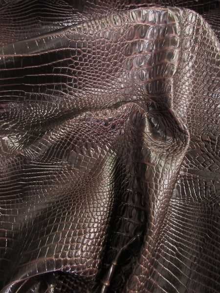 Tejido vinílico con relieve 3D «Hydra Gator» en color marrón medianoche / Se vende por metros