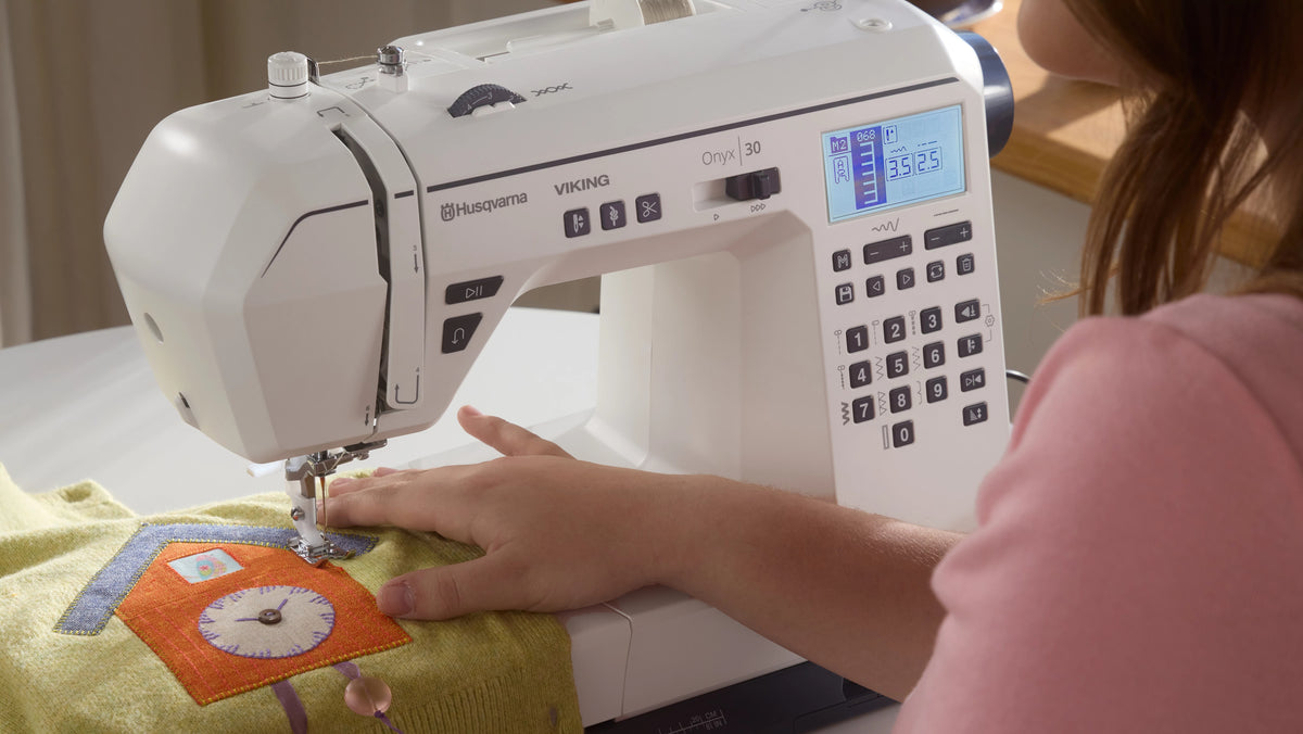 Máquina de coser HUSQVARNA® VIKING® ONYX™ 30