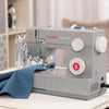 Paquete de SINGER® « Heavy Duty 4452  » y mesa de extensión -- Imagen del producto