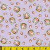 Huevos de Pascua alegres sobre fondo de lavanda púrpura, 100 % algodón. Precio por yarda.