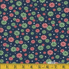 Caramelos de menta navideños rojos y verdes sobre fondo azul, 100 % algodón. Precio por yarda