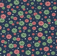 Caramelos de menta navideños rojos y verdes sobre fondo azul, 100 % algodón. Precio por yarda