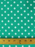 Tela estampada de poliéster y algodón con lunares pequeños / Lunares en jade y blanco / Se vende por metros