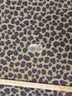 Tejido polar con estampado de leopardo en color moca claro