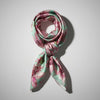 Stitch & Sparkle, 100 % poliéster, charmeuse de 57" de ancho, estampado de orquídeas sobre fondo menta, se vende por yardas