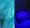 Tela de pelo sintético peludo, liso y de color turquesa, reactiva a los rayos UV / Se vende por metros