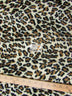 Tejido de felpa animal de pelo corto Puma en color crema / Se vende por metros