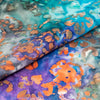 Tela SINGER® 100 % algodón, colección Batik, 42 pulgadas de ancho, con estampado de flores azules y moradas, vendida por yardas