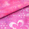 Tela SINGER® 100 % algodón, colección Batik, 42 pulgadas de ancho, estampado de flores rosas, se vende por yardas