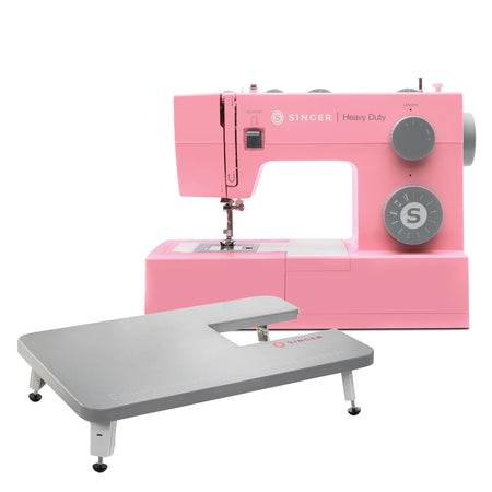 Lote de máquina de coser SINGER® « Heavy Duty 4411 » en color rosa y mesa de extensión
