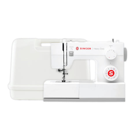 Ensemble comprenant une machine à coudre SINGER® « Heavy Duty 4452 » blanche et un étui rigide