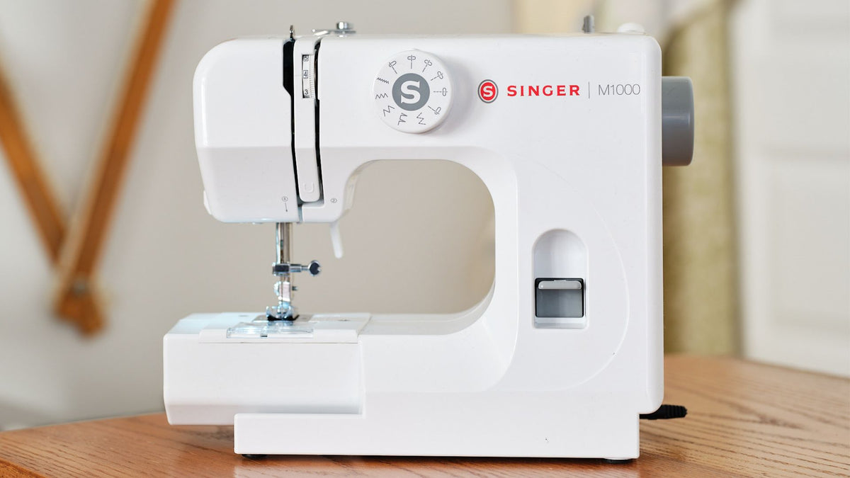 Une machine abordable avec un réglage facile, une taille portable, des réglages de points prédéfinis et 32 applications de points qui vous aideront à réaliser des raccommodages simples et des réparations de vêtements. 