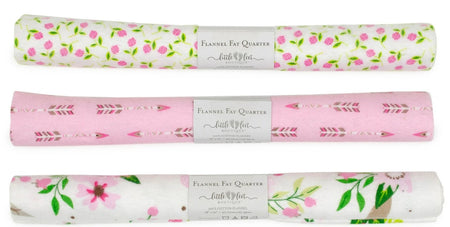 3 cuartos de tela de franela «Wild and Free» de Little Feet Boutique, rosa y blanco, 18" x 21"