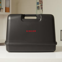 Estuche rígido universal negro SINGER® -- Imagen del producto