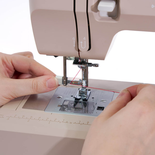<strong>Integrated Needle Threader</strong>