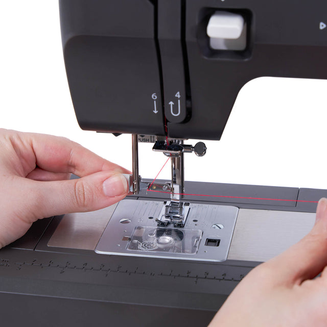 <strong>Integrated Needle Threader</strong>