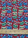 Tela de poliéster y algodón color burdeos con motivos de gatos de Halloween