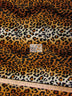 Tejido de felpa dorada con estampado de leopardo y pelo corto / Se vende por metros