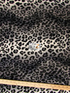 Tejido de felpa de pelo corto con estampado de leopardo en blanco y gris / Se vende por metros||color: blanco y gris con estampado de leopardo