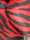 Tejido de felpa de pelo corto con estampado de cebra de rayas anchas en rojo y negro / Se vende por metros||color: Cebra rojo/negro
