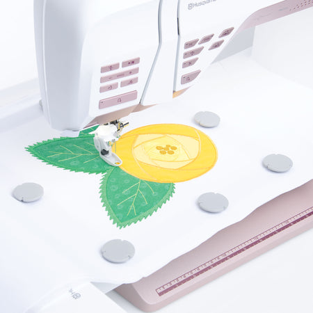 HUSQVARNA® VIKING® Quilter's Metal Embroidery Hoop 200 mm x 200 mm -- Image du produit