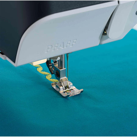 PFAFF® Prensatelas para puntadas de fantasía para IDT™ System -- Imagen del producto