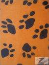 Tejido de velour de pelo corto con estampado de patas de animales en naranja y negro / Se vende por metros