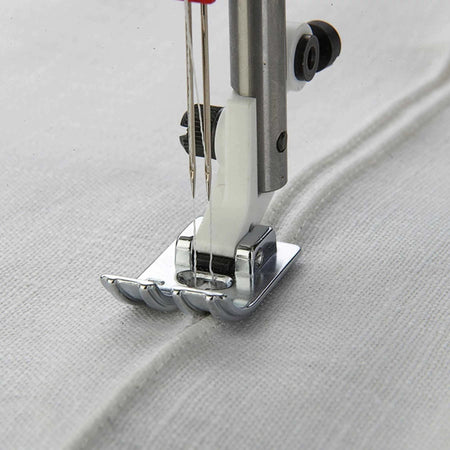HUSQVARNA® VIKING® Pie para remallar de 3 ranuras con placa de costura elevada -- Imagen del producto